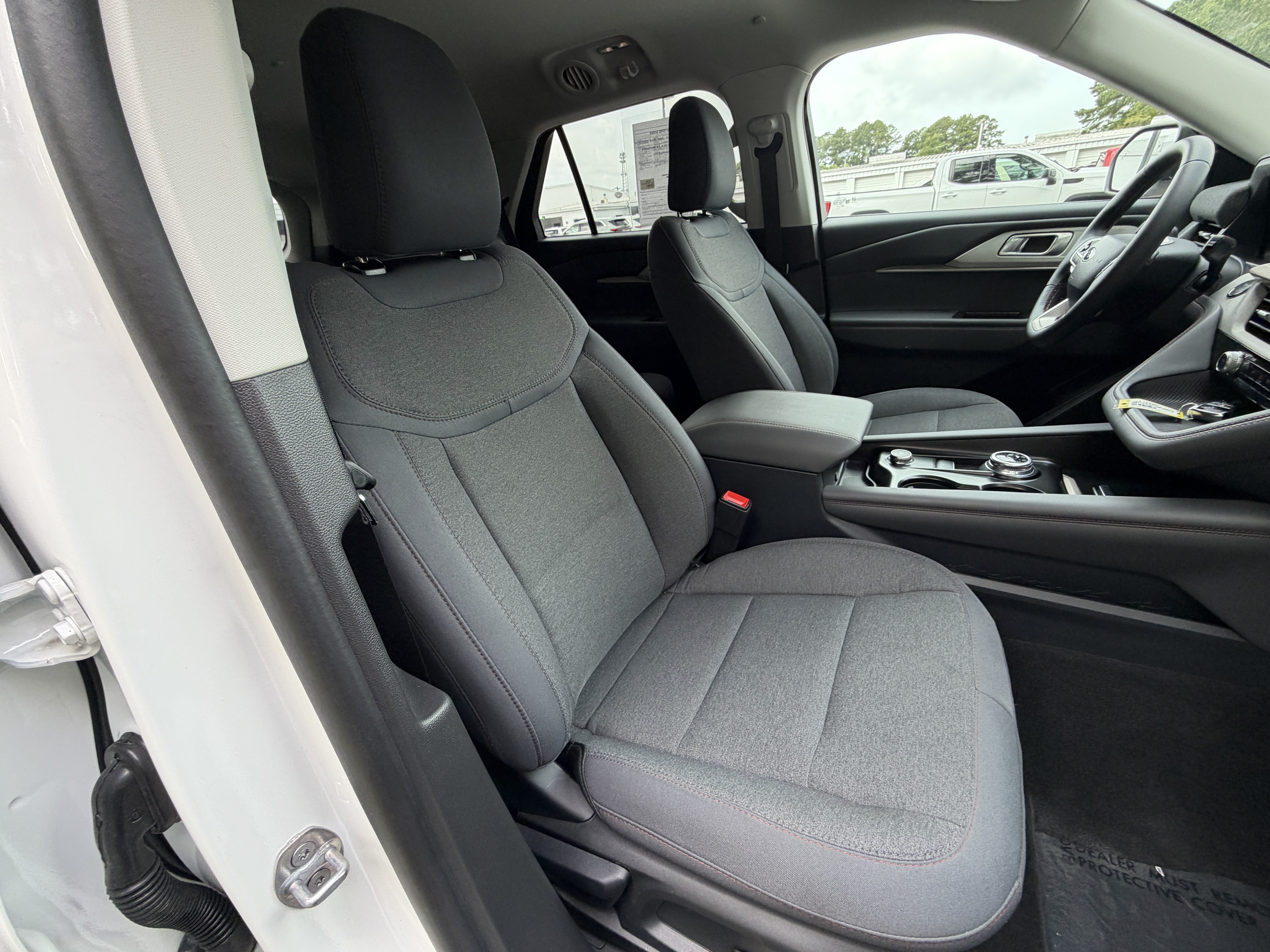 Used 2025 Ford Explorer Active RWD image 21