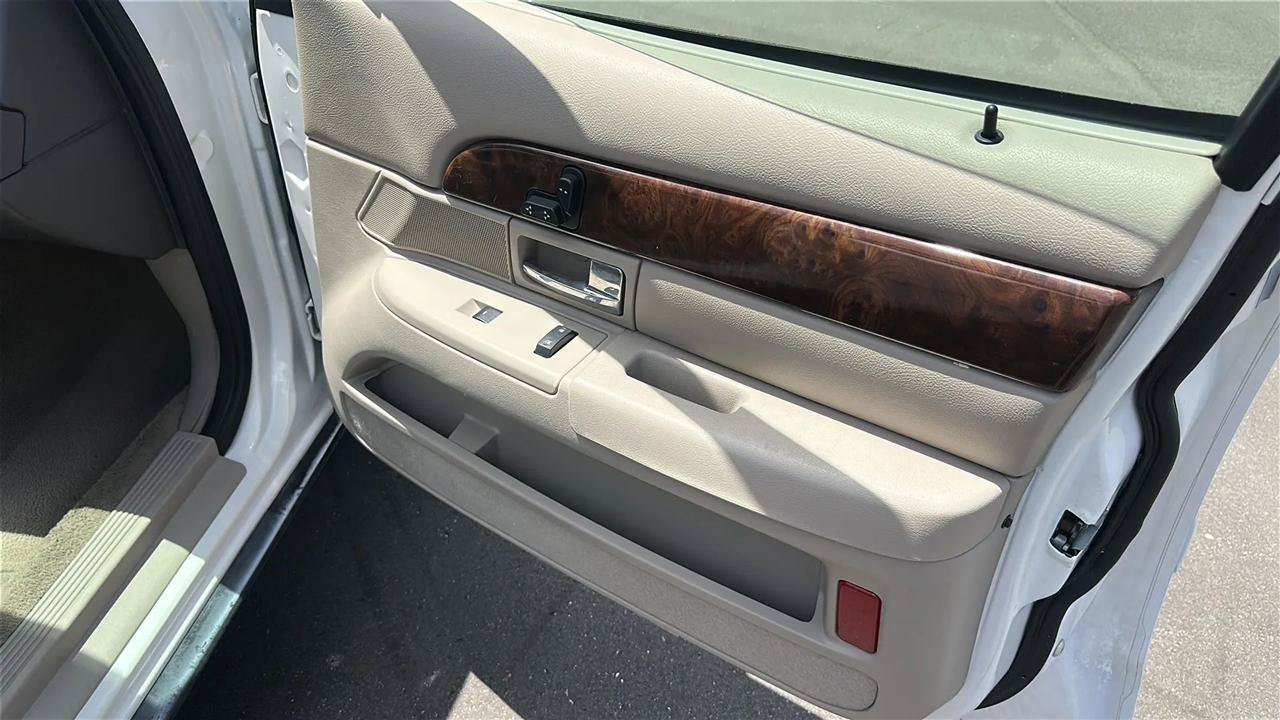 Used 2009 Mercury Grand Marquis LS RWD image 32