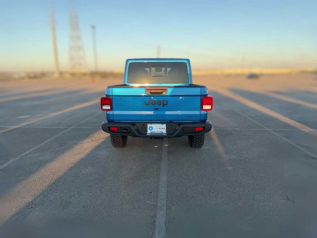 New 2025 Jeep Gladiator Sport image 10