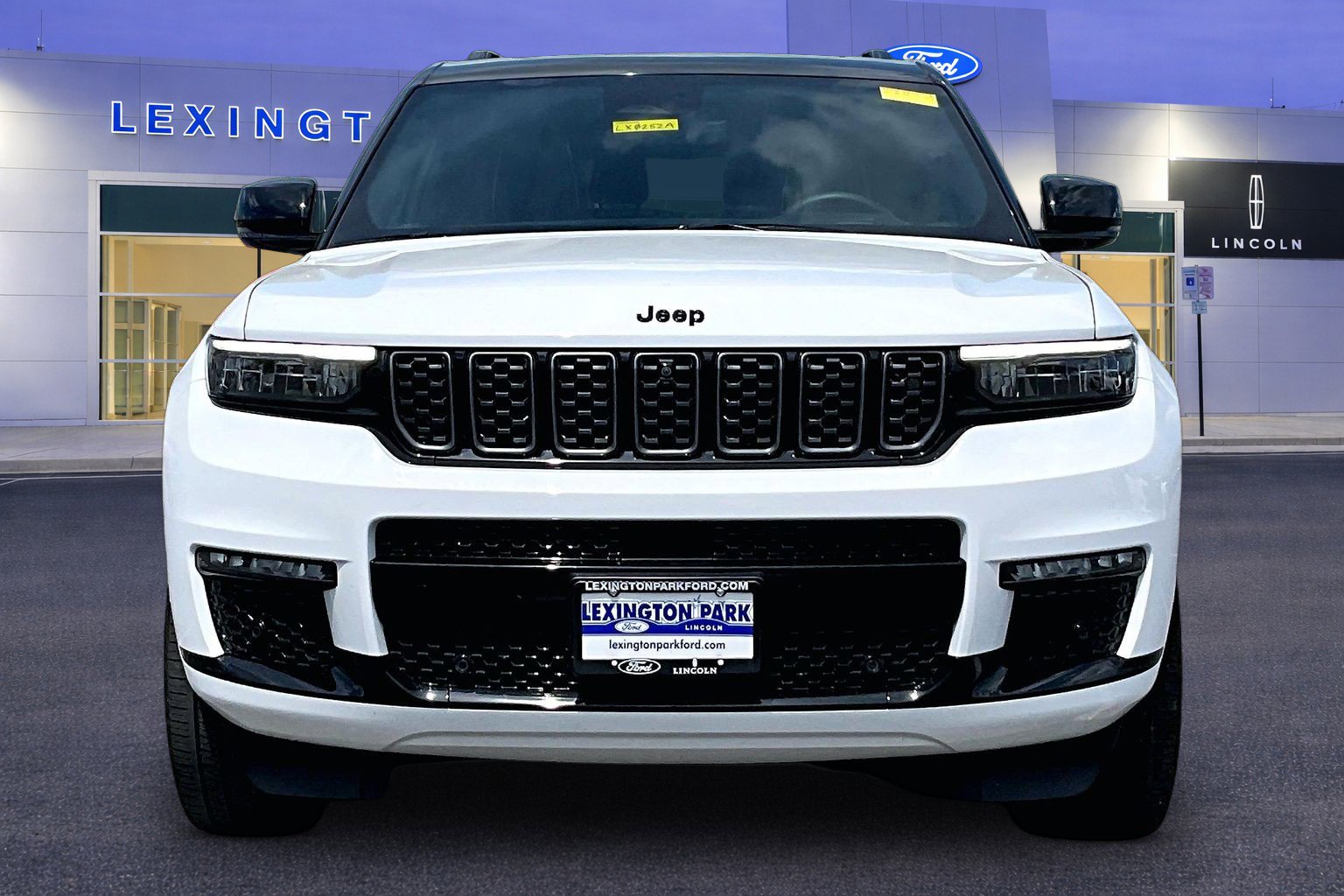 Used 2023 Jeep Grand Cherokee L Summit AWD/4WD image 2