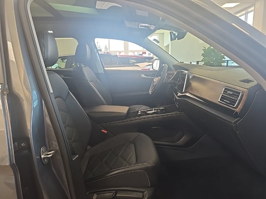 Used 2024 Volkswagen Atlas SE AWD/4WD image 39