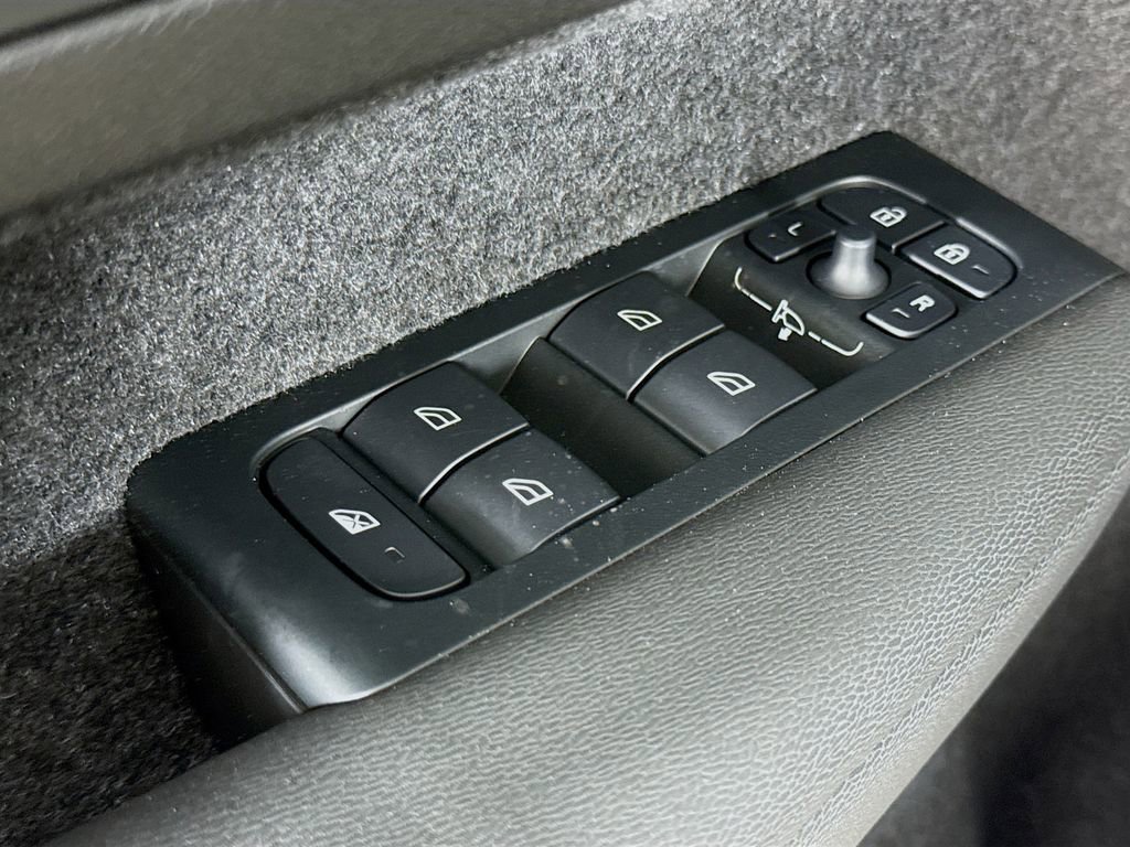 New 2026 Volvo XC40 B4 Core FWD image 18