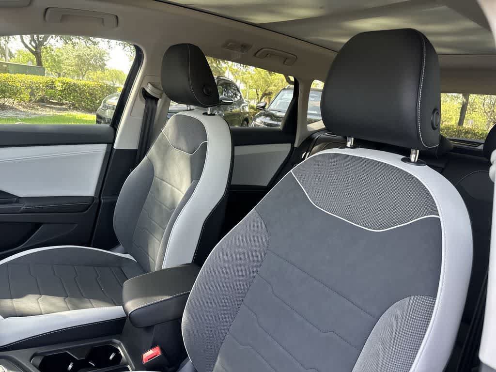New 2026 Volkswagen Taos SE FWD image 13