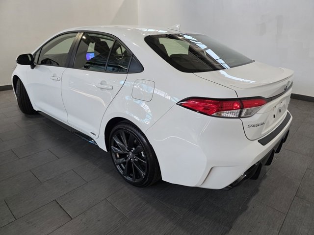 Used 2025 Toyota Corolla SE w/ Convenience Package image 3