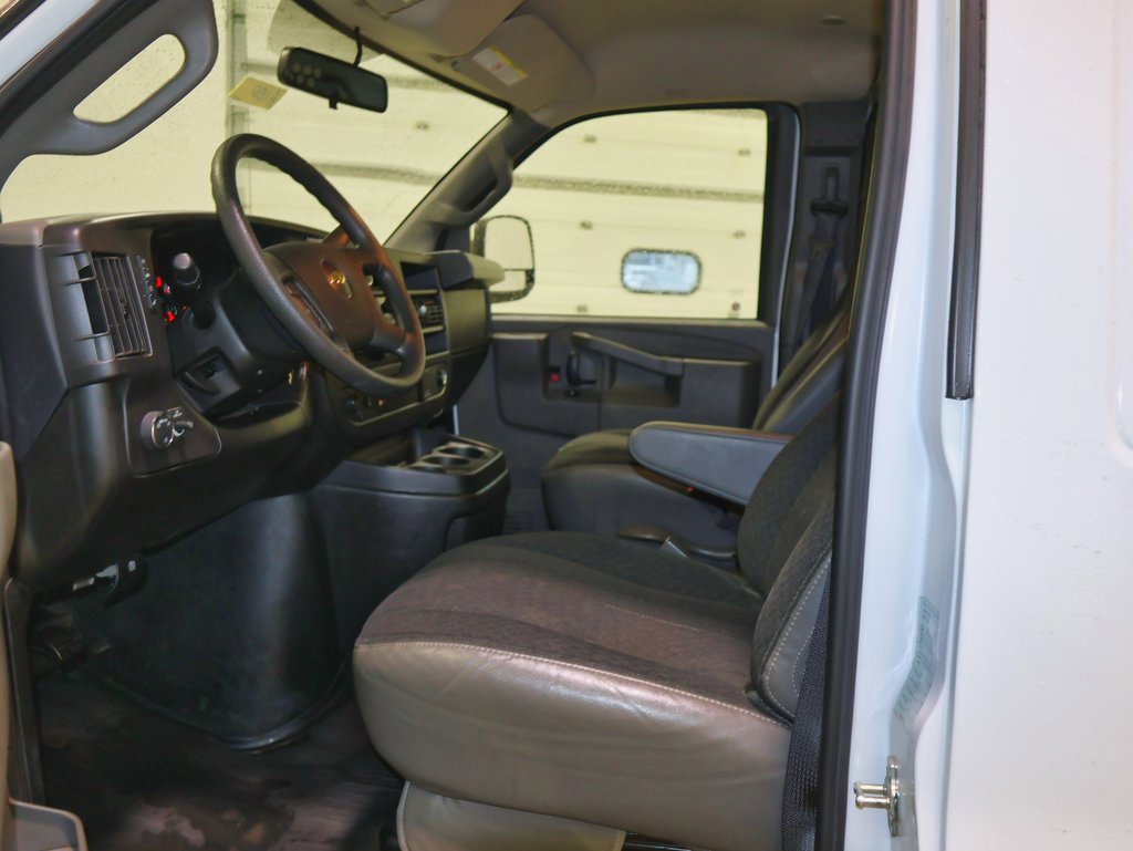Certified 2024 Chevrolet Express 2500 Work Van w/ Driver Convenience Package image 7