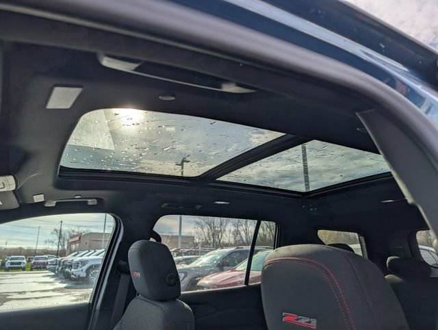 Used 2024 Chevrolet Traverse Z71 image 2