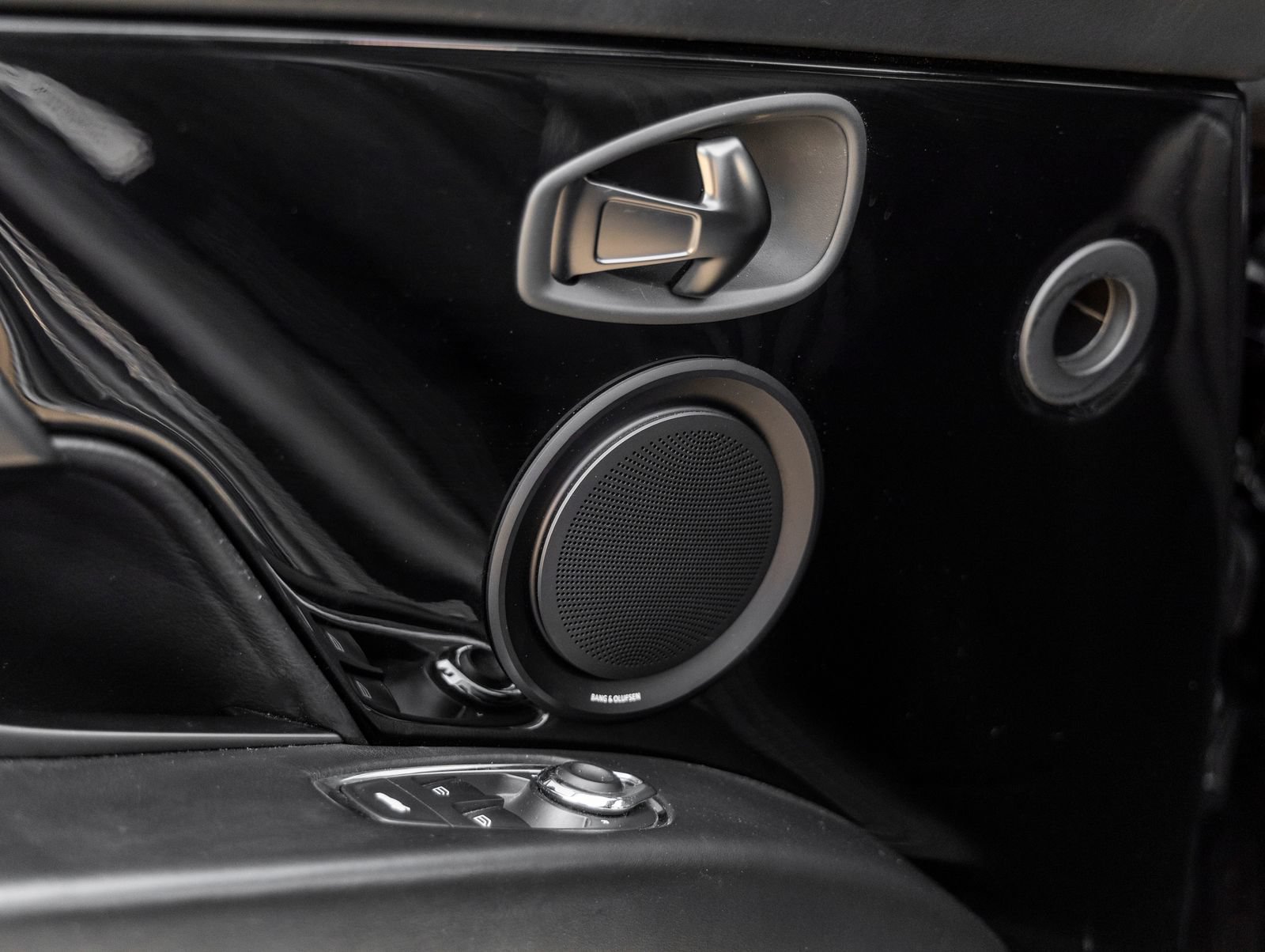 Used 2019 Aston Martin DB11 Volante RWD image 19
