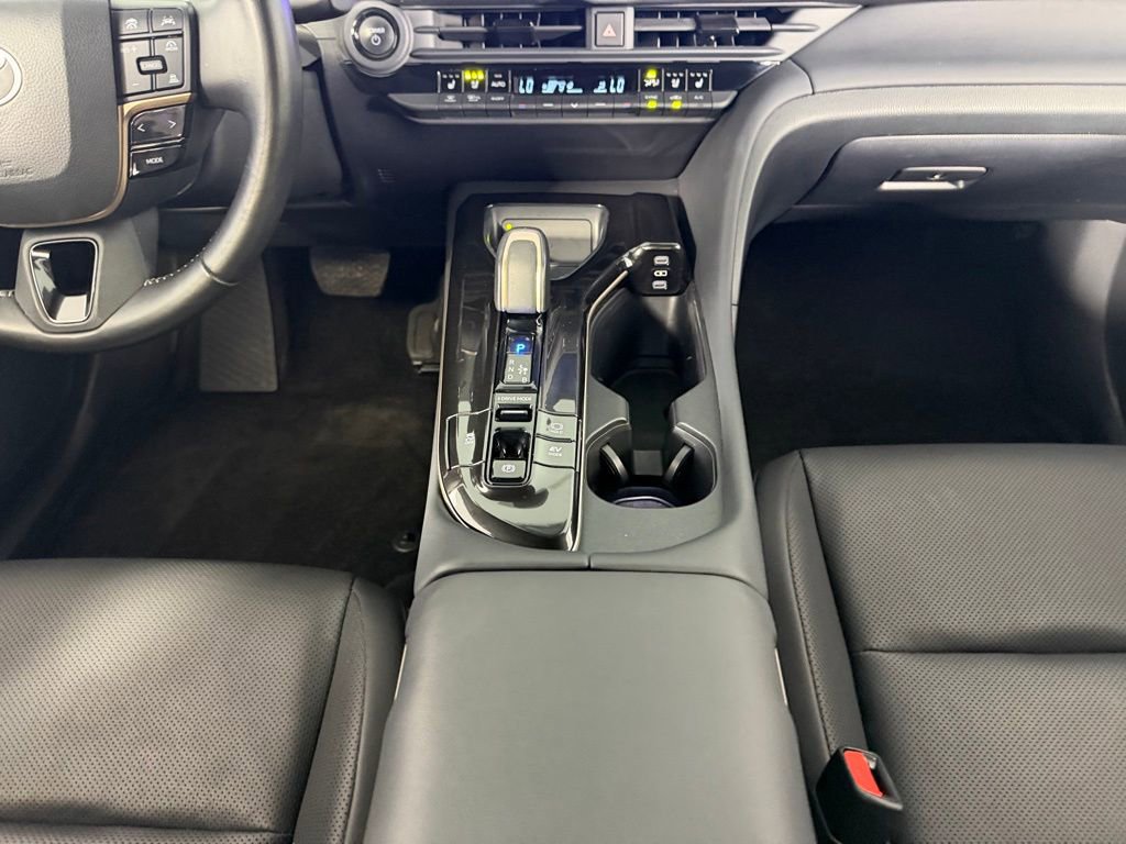 Used 2025 Toyota Crown XLE image 16