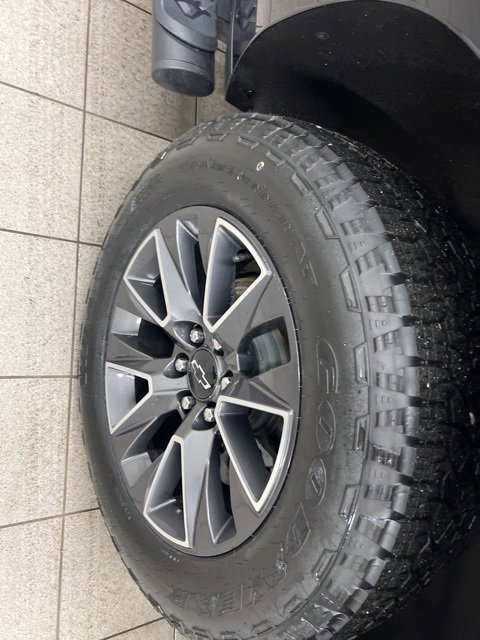 Used 2021 Chevrolet Suburban Z71 w/ Z71 Signature Package image 11