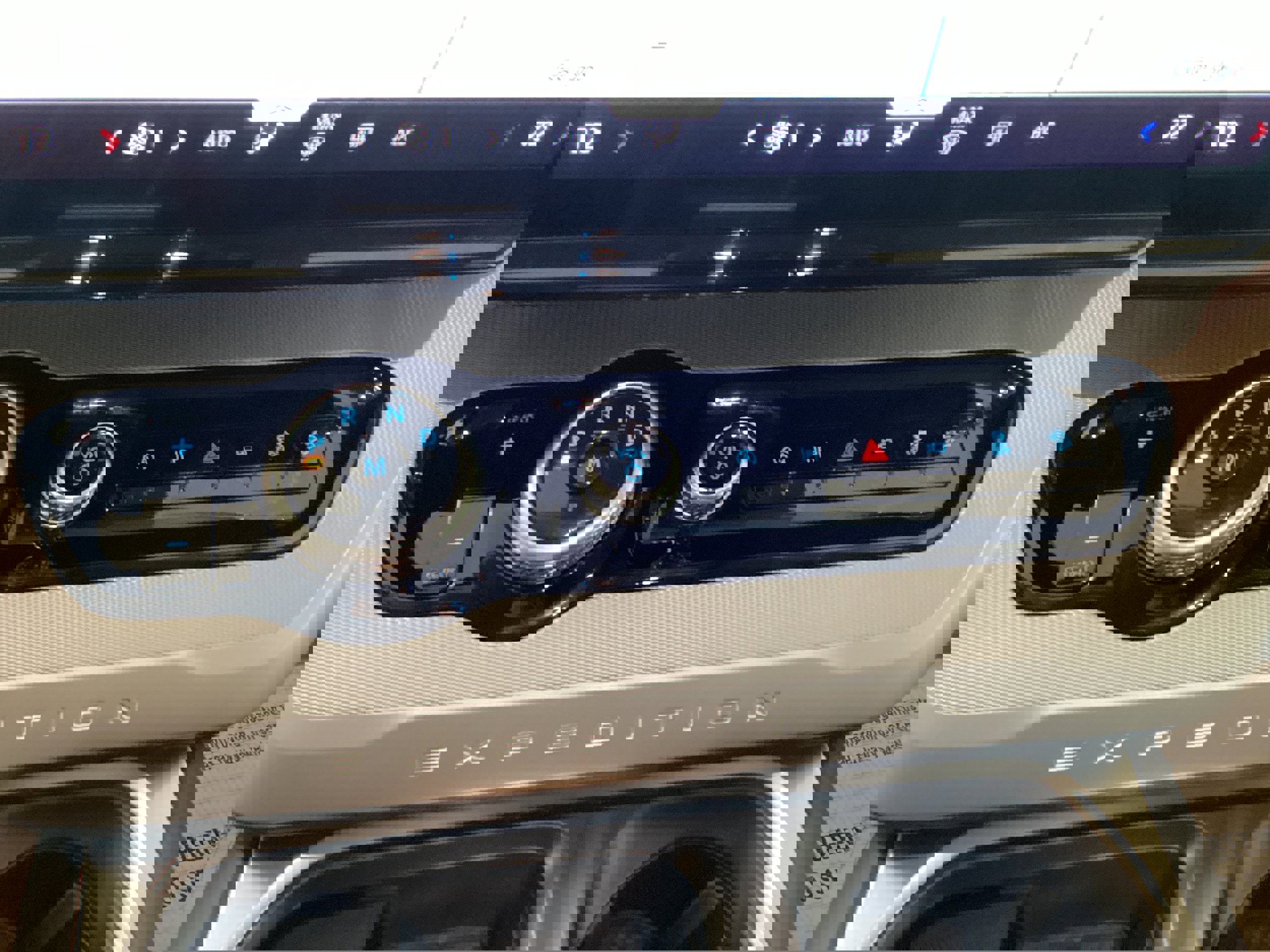 Used 2025 Ford Expedition Active image 26