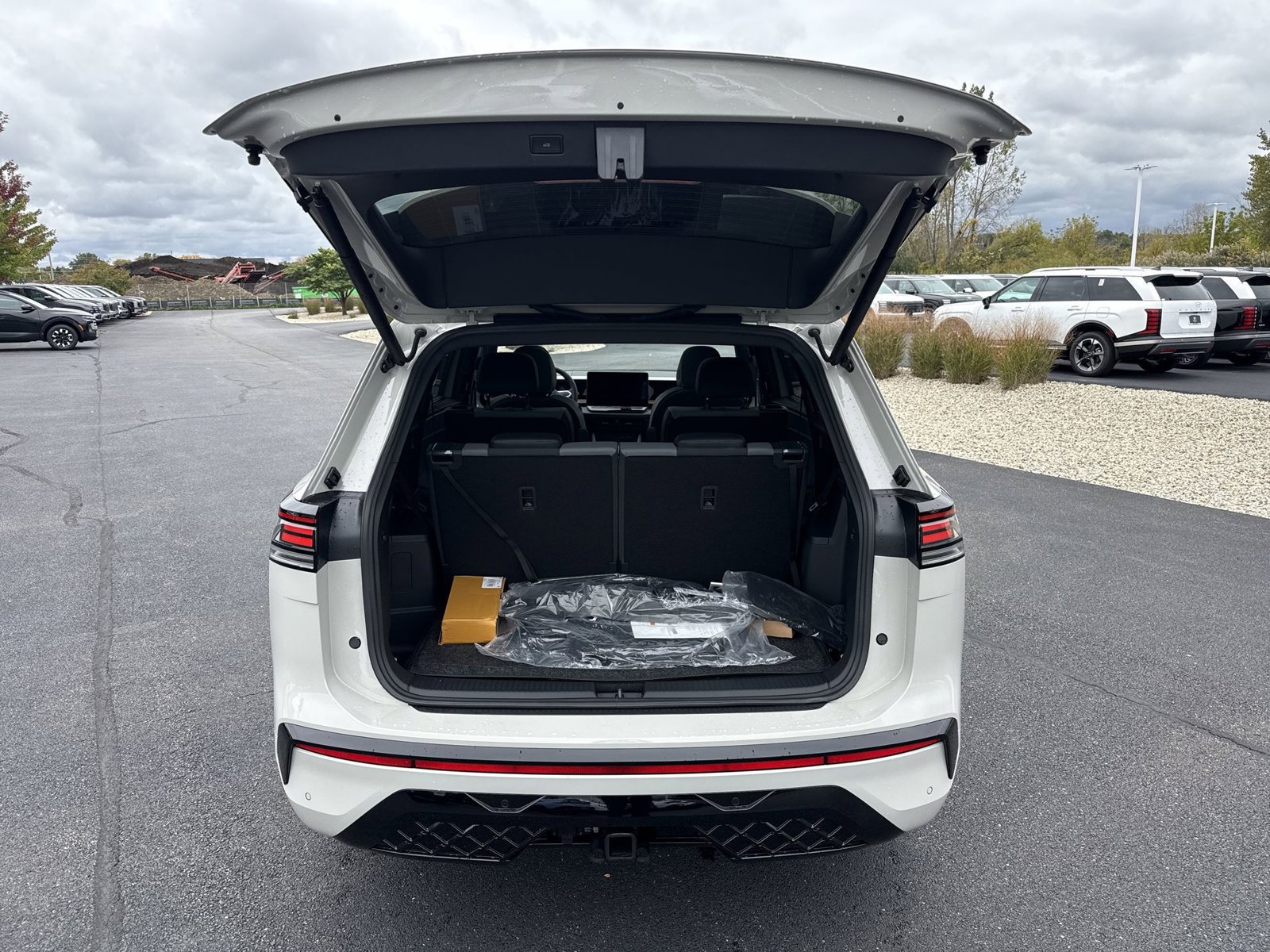 New 2027 Volkswagen Atlas SEL Premium R-Line AWD/4WD image 24