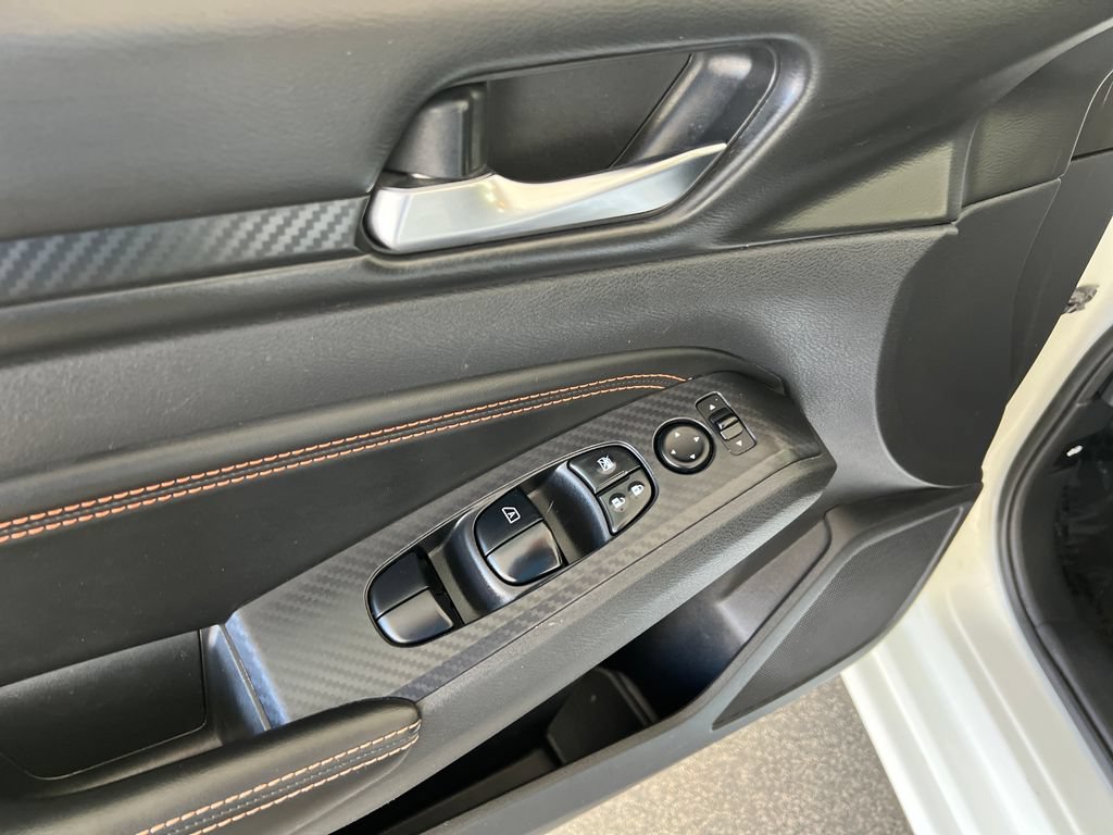 Used 2019 Nissan Altima 2.5 SR FWD image 14
