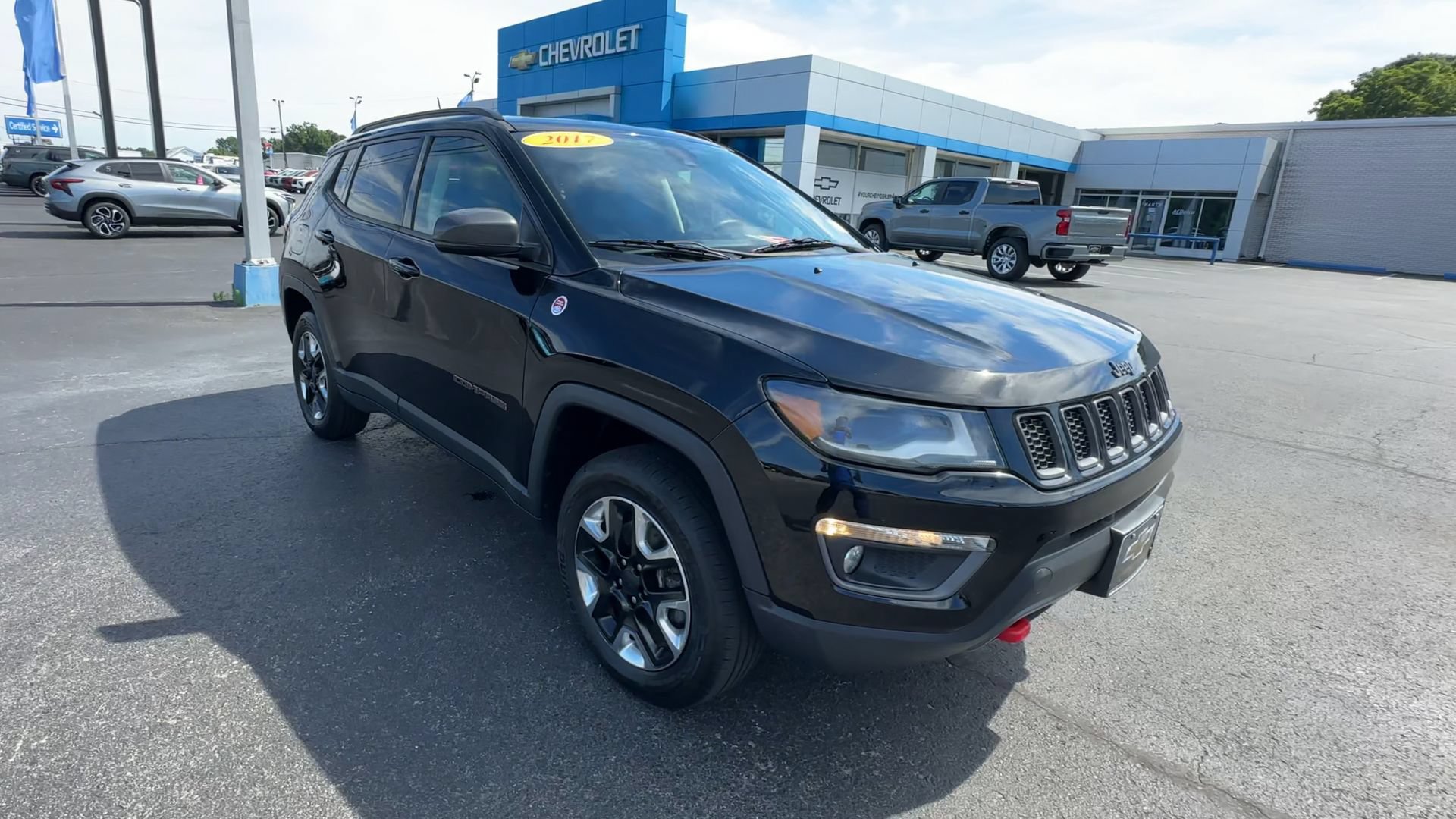 Used 2017 Jeep Compass Trailhawk w/ Leather Interior Group AWD/4WD image 2