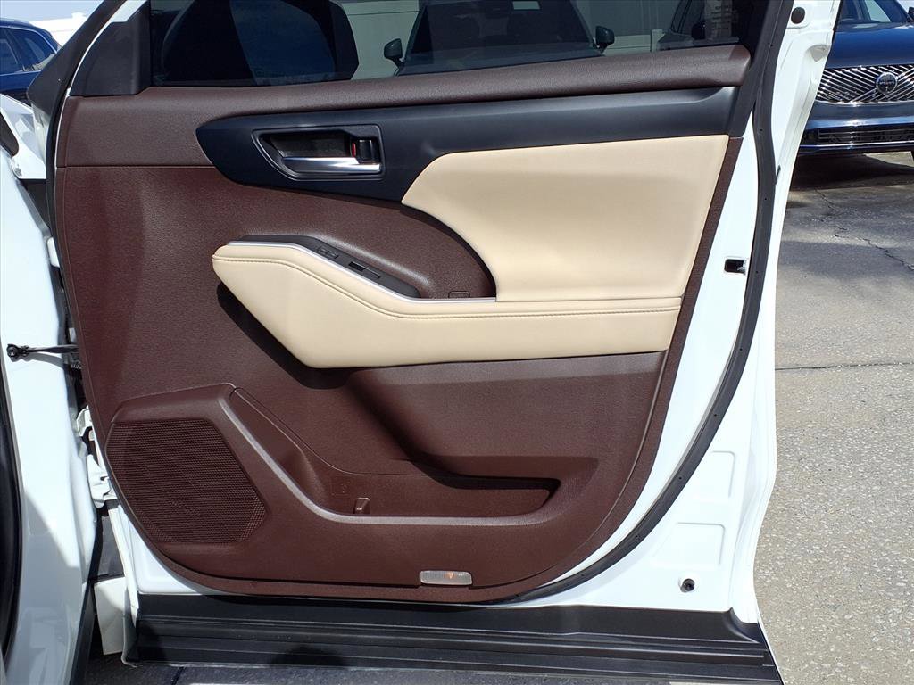 Used 2020 Toyota Highlander XLE image 13