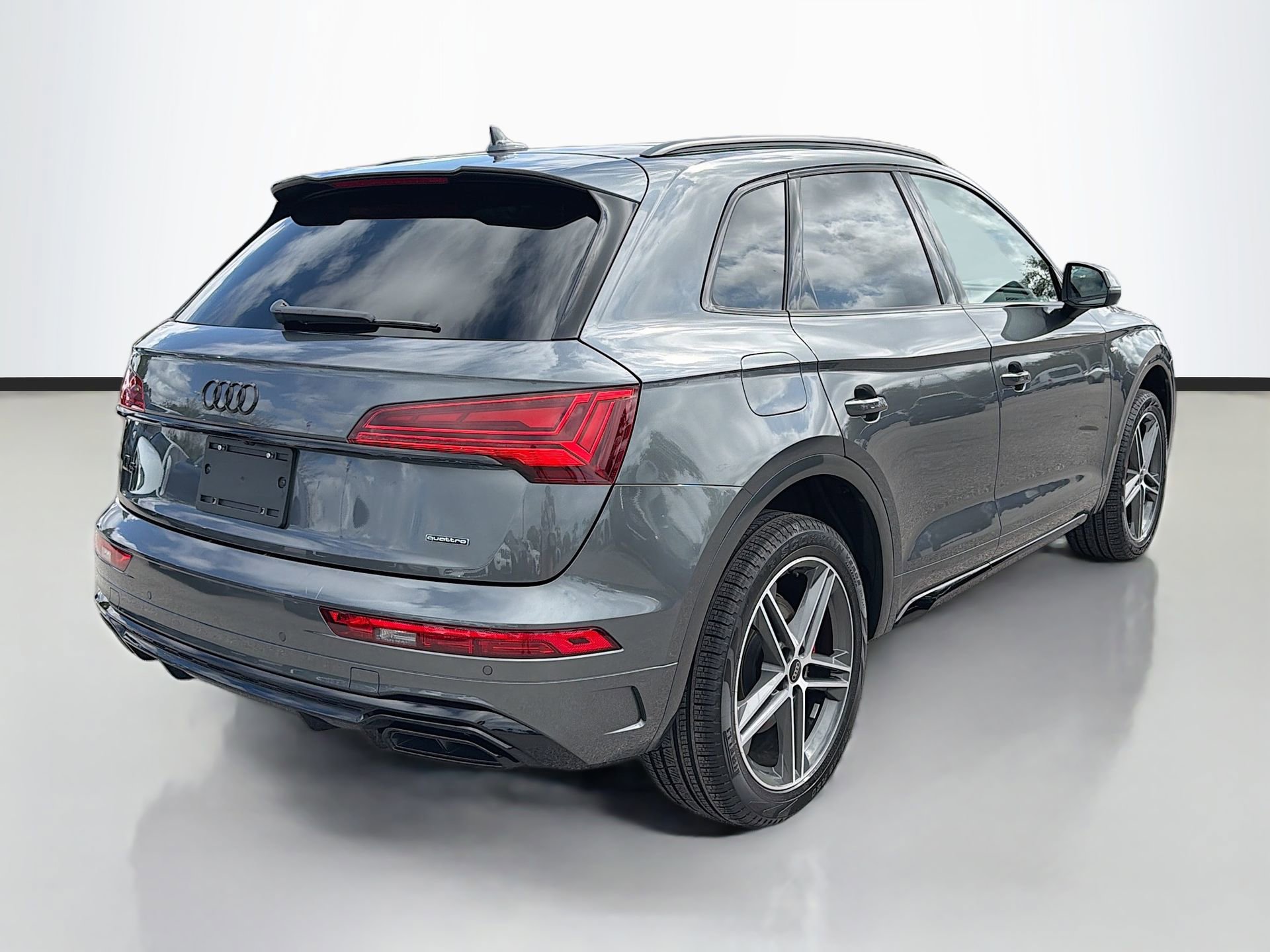 Used 2024 Audi Q5 e Premium Plus image 4