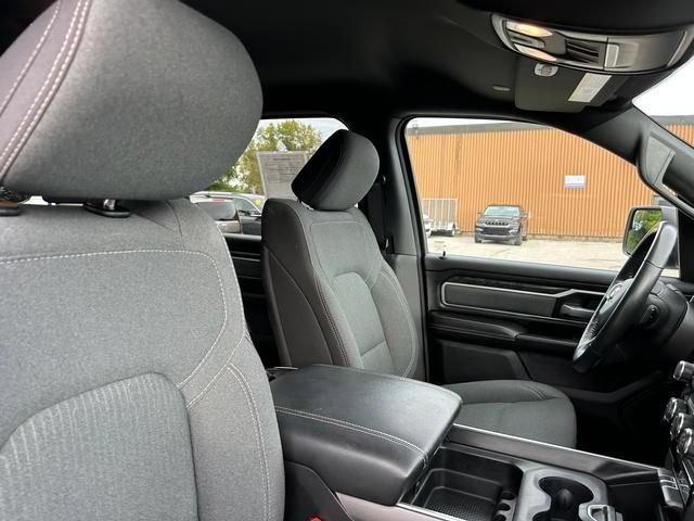 Used 2022 RAM 1500 Big Horn AWD/4WD image 32