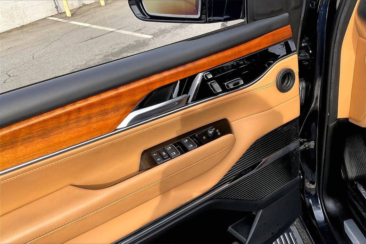 Used 2022 Jeep Grand Wagoneer Series III image 29