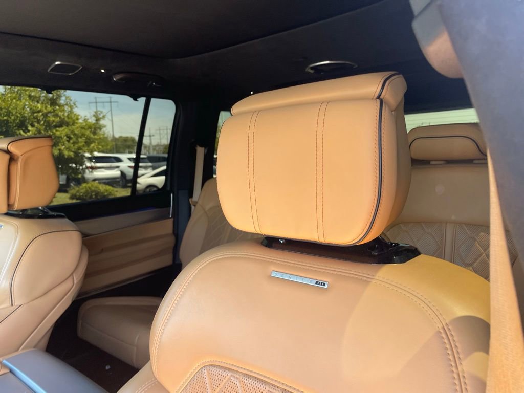 Used 2022 Jeep Grand Wagoneer Series III w/ Flexible Seating Group AWD/4WD image 21