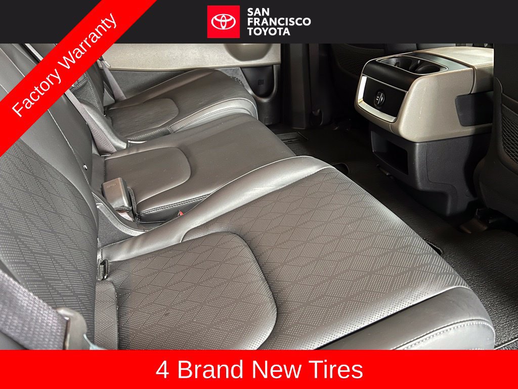 Used 2025 Kia Carnival EX FWD image 20