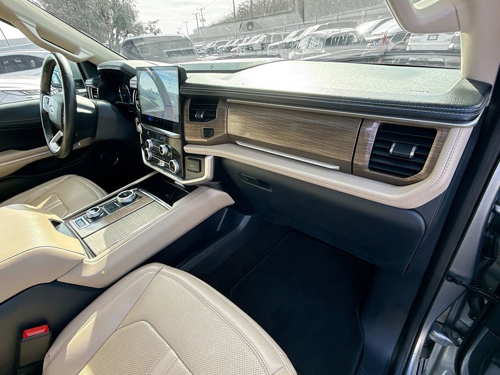 Used 2023 Ford Expedition Limited image 34