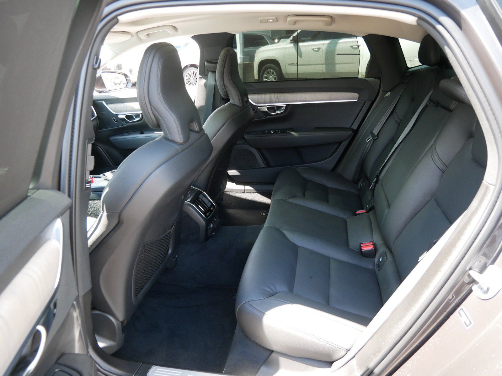 Certified 2023 Volvo S90 B6 Plus w/ Protection Package Premier AWD/4WD image 11