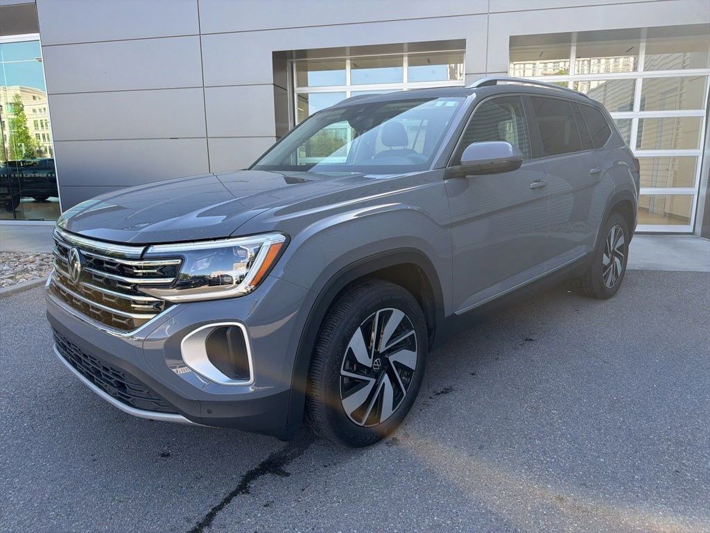 Used 2025 Volkswagen Atlas SEL AWD/4WD image 11