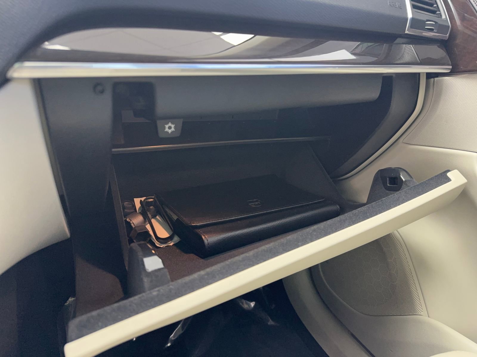 Used 2019 Volvo XC90 T5 Momentum w/ Multimedia Package image 31