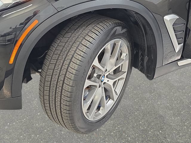 Certified 2024 BMW X5 xDrive40i w/ Parking Assistance Package AWD/4WD image 29