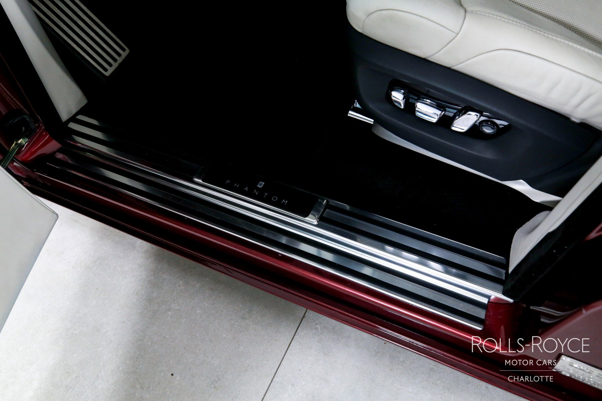 Used 2019 Rolls-Royce Phantom Sedan image 17