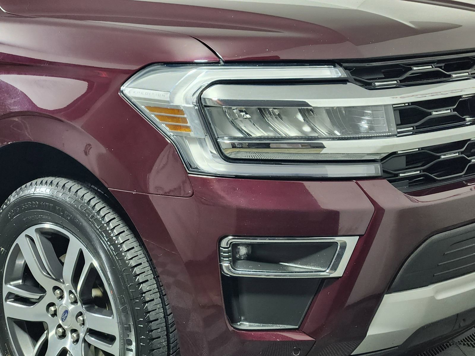 Used 2024 Ford Expedition Limited image 11