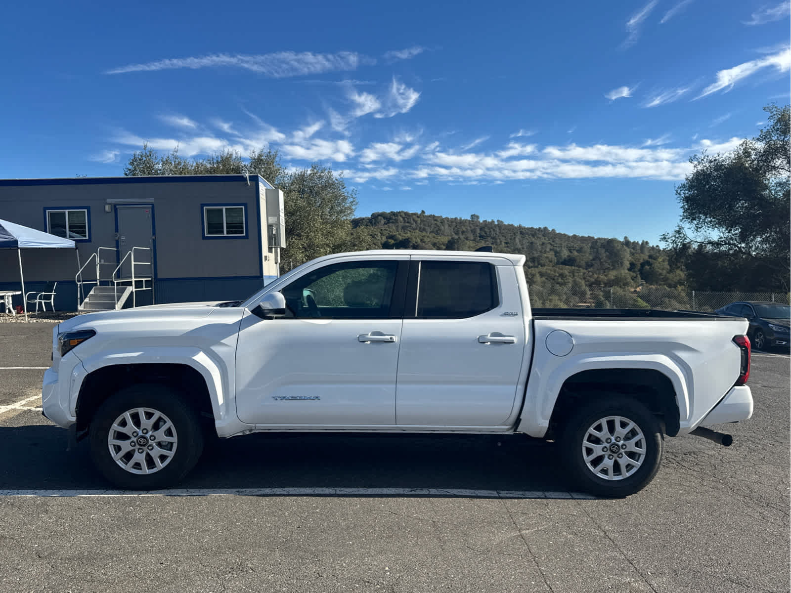 Used 2025 Toyota Tacoma SR5 AWD/4WD image 8
