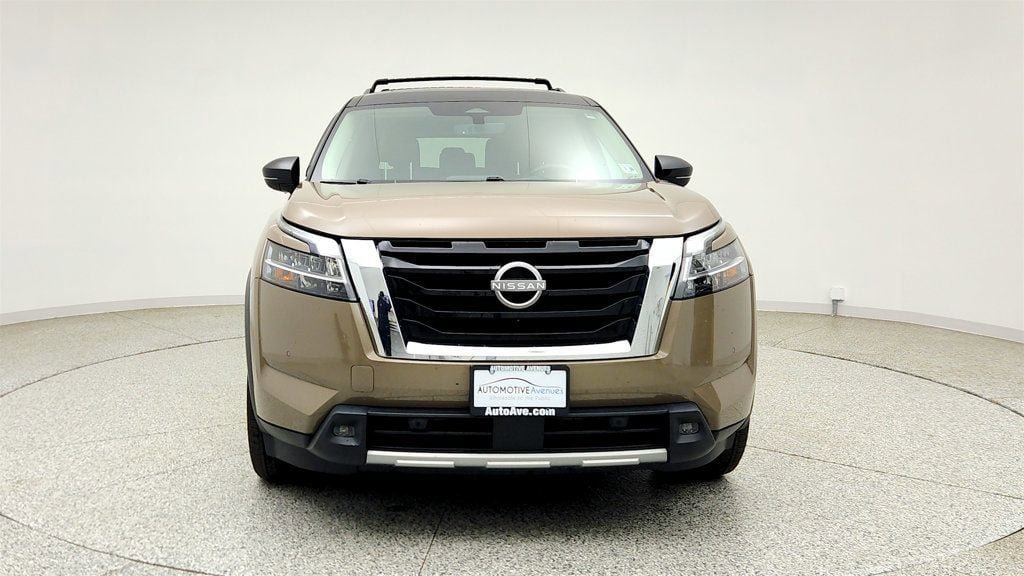 Used 2024 Nissan Pathfinder Platinum w/ Cargo Package AWD/4WD image 2
