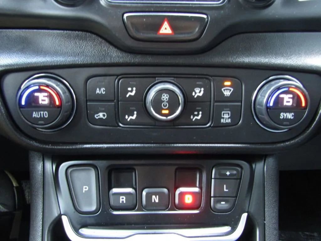 Used 2018 GMC Terrain Denali w/ Comfort Package image 20