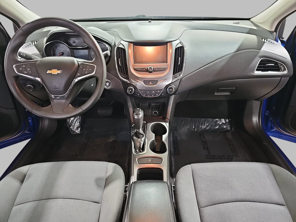 Certified 2018 Chevrolet Cruze LT w/ LT Convenience Package FWD image 11