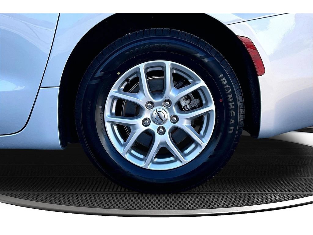 Certified 2024 Chrysler Voyager LX FWD image 40