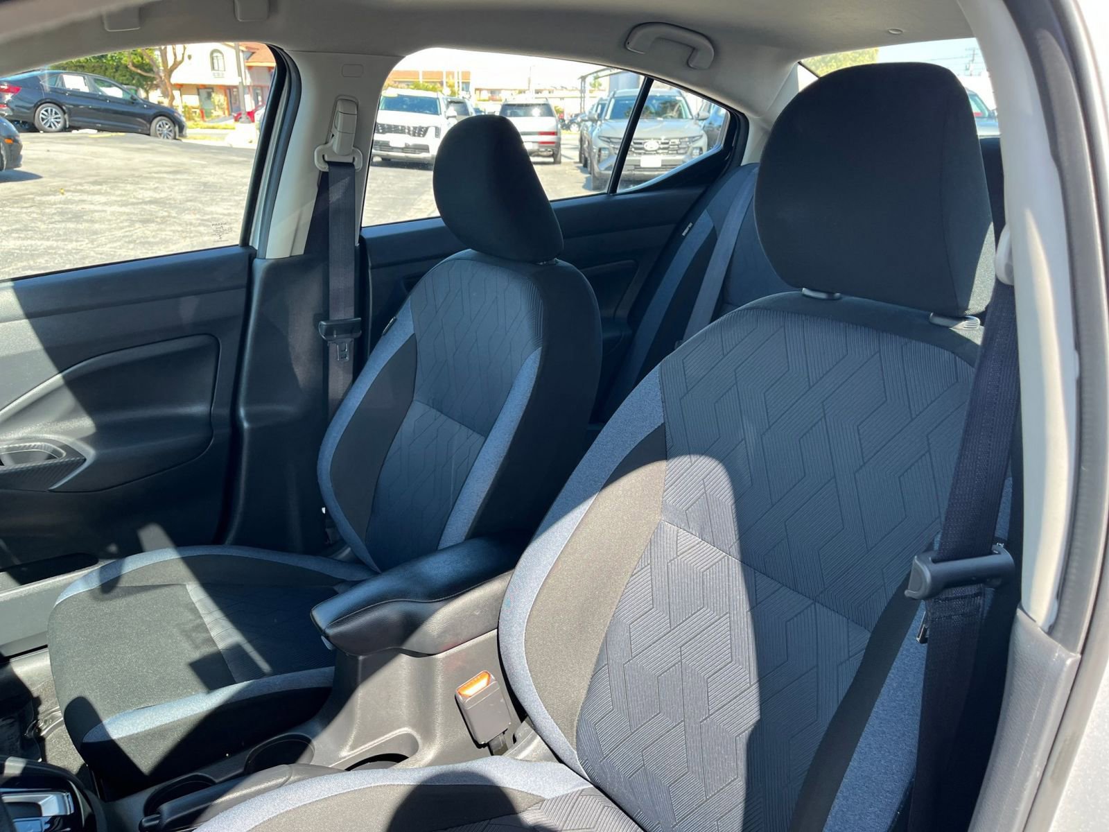Used 2025 Nissan Versa SV FWD image 27