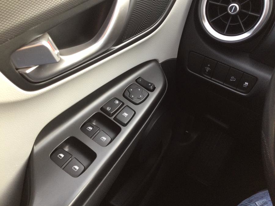 Used 2022 Hyundai Kona SEL w/ Convenience Package image 17