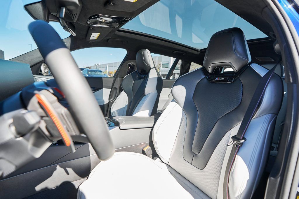 Used 2025 BMW M5 Touring image 42