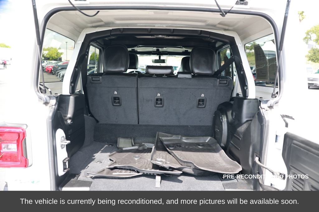 Used 2023 Jeep Wrangler Unlimited Sahara w/ Cold Weather Group image 40