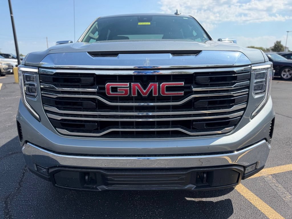 Used 2025 GMC Sierra 1500 SLT AWD/4WD image 3