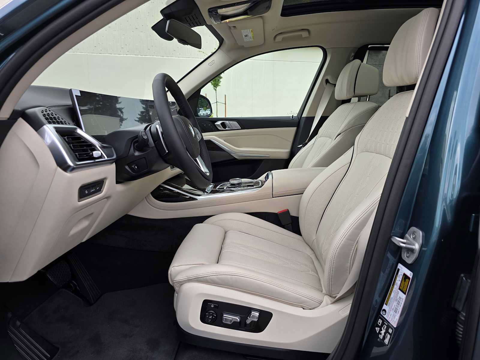 New 2026 BMW X7 xDrive40i w/ Executive Package image 21