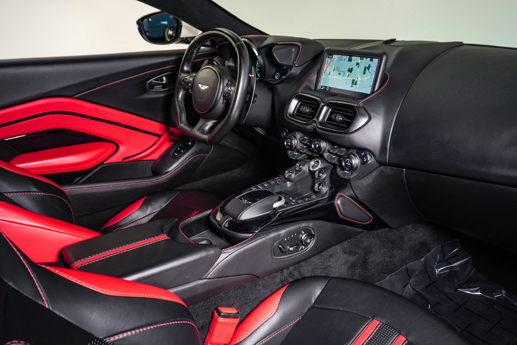 Used 2019 Aston Martin V8 Vantage Coupe RWD image 17