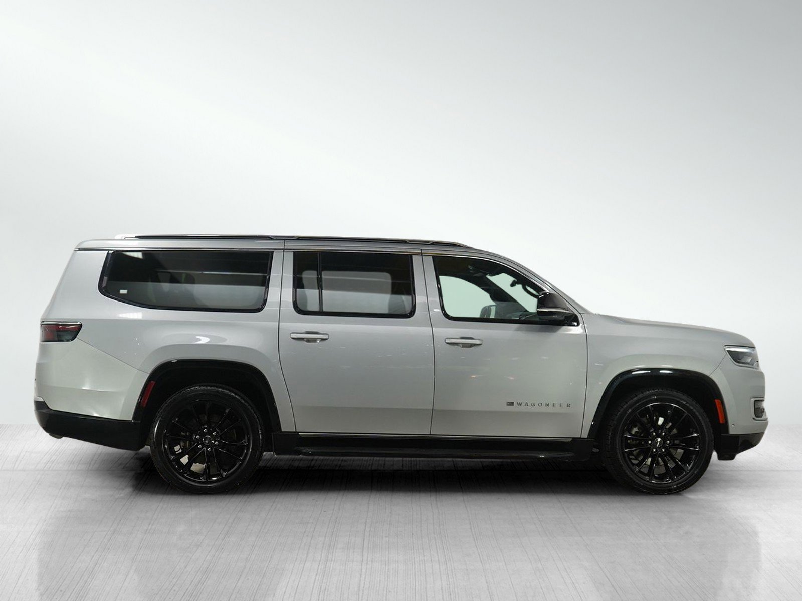 Used 2023 Jeep Wagoneer L Series II w/ Premium Group I image 6