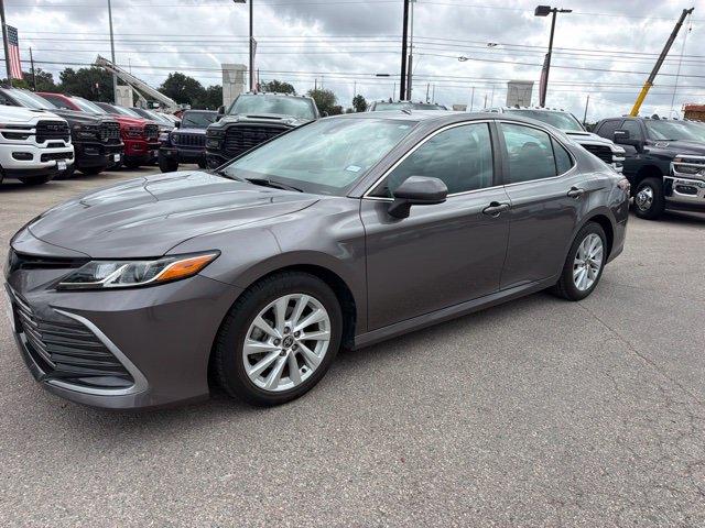 Used 2022 Toyota Camry LE FWD image 2
