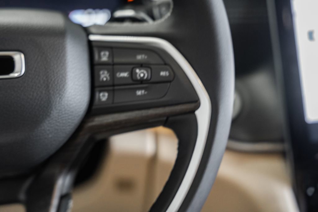 New 2025 Jeep Grand Cherokee L Limited w/ Luxury Tech Group II image 27