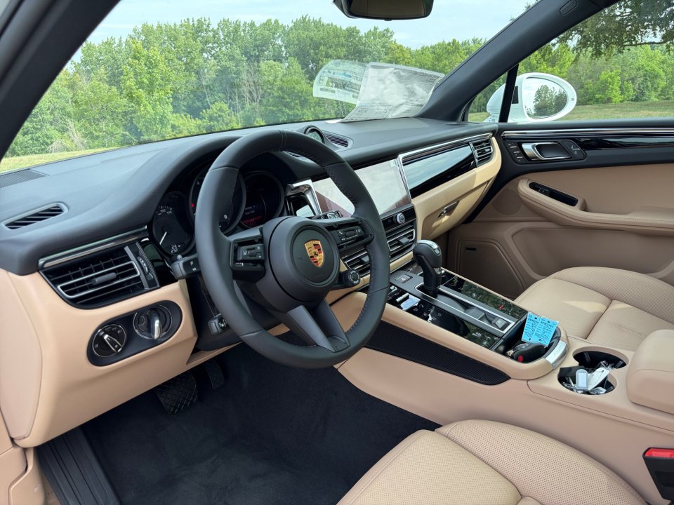 New 2026 Porsche Macan AWD/4WD image 4
