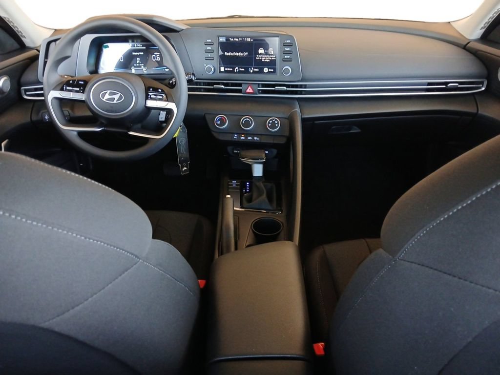 New 2026 Hyundai Elantra SE FWD image 10