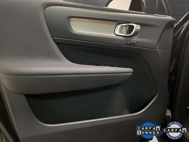 Used 2025 Volvo XC40 B5 Plus image 32