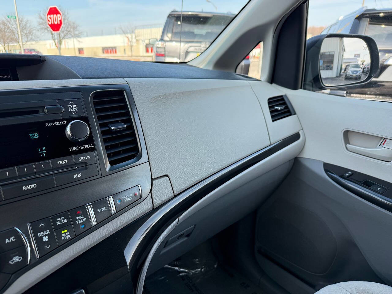 Used 2014 Toyota Sienna LE image 18