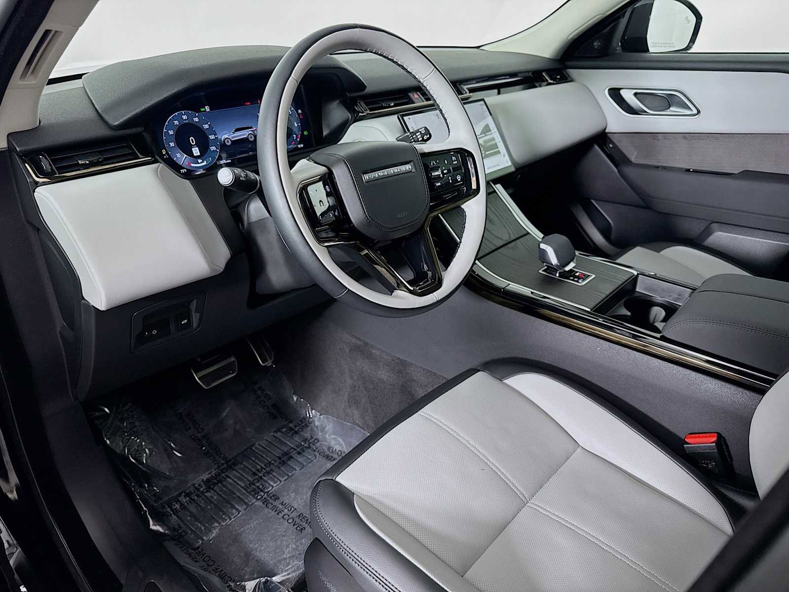 Used 2025 Land Rover Range Rover Velar Dynamic SE image 9